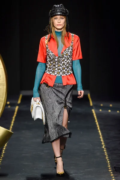 Look 17
